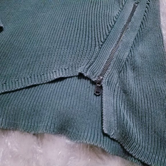 Rock & Republic Cold Shoulder Sweater With Zipper - Picture 2 of 4